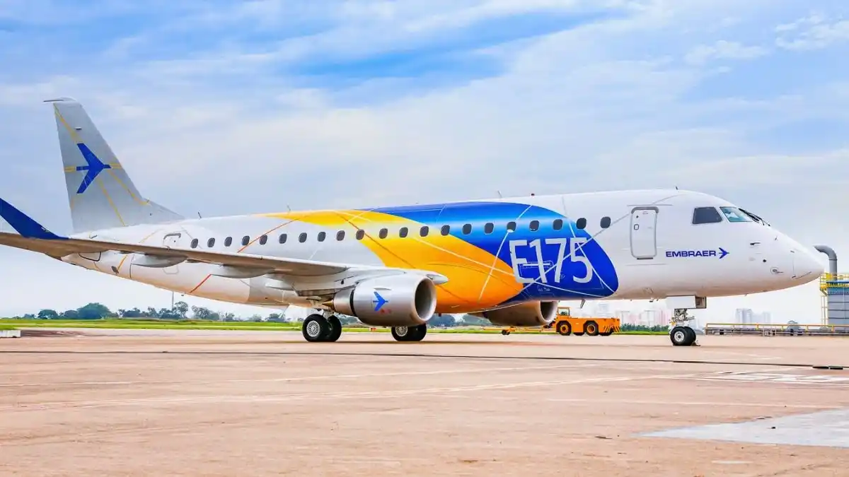Aeronave da Embraer em pista de aeroporto, simbolizando o contrato com a SkyWest.