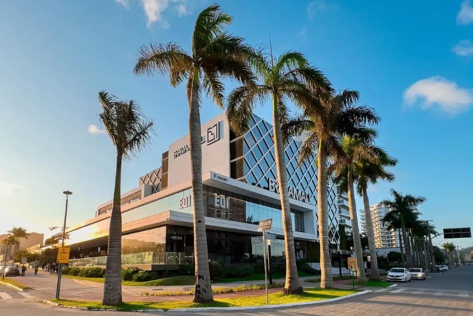 foto BravaMall, sede da EQI Investimentos em Itajaí, SC