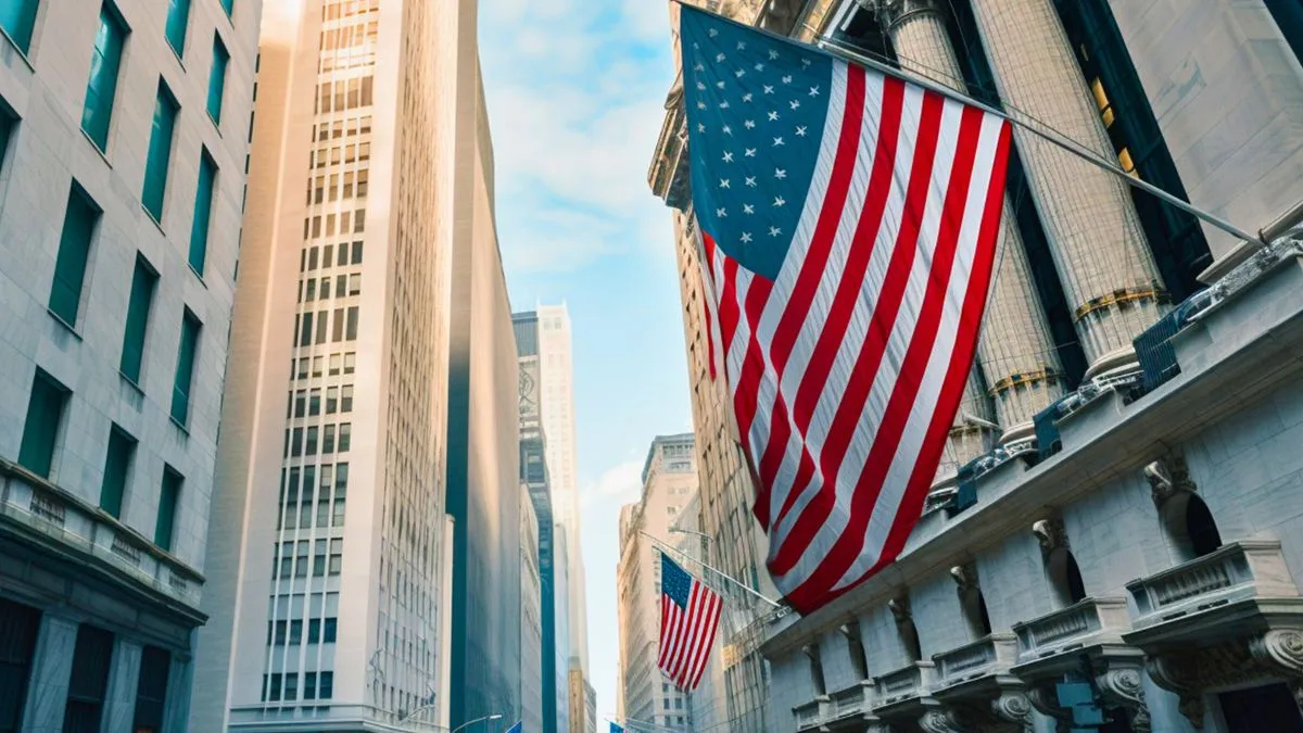 Bandeira dos Estados Unidos em um prédio comercial, representando os bancos americanos