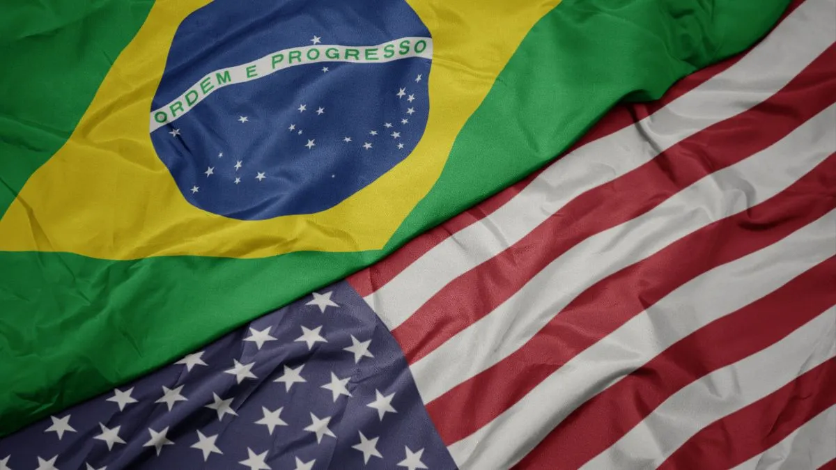 Bandeiras do Brasil e dos Estados Unidos, representando o impacto das tarifas dos EUA