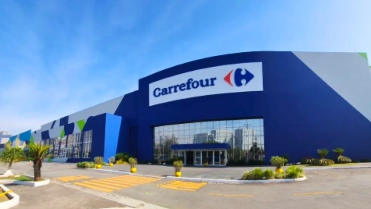 Fachada de uma loja do Carrefour Brasil, simbolizando o balanço da empresa.