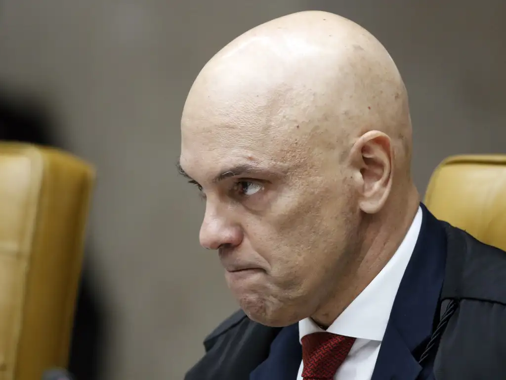 Alexandre de Moraes abre inquérito para investigação informação privilegiada e tarifaço