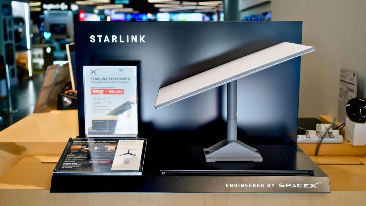 Equipamento da Starlink em exibição, simbolizando a instabilidade do serviço.