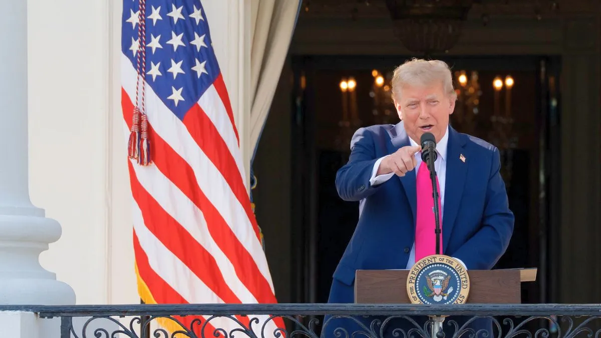 Donald Trump discursando em um púlpito, simbolizando a imposição de novas tarifas.