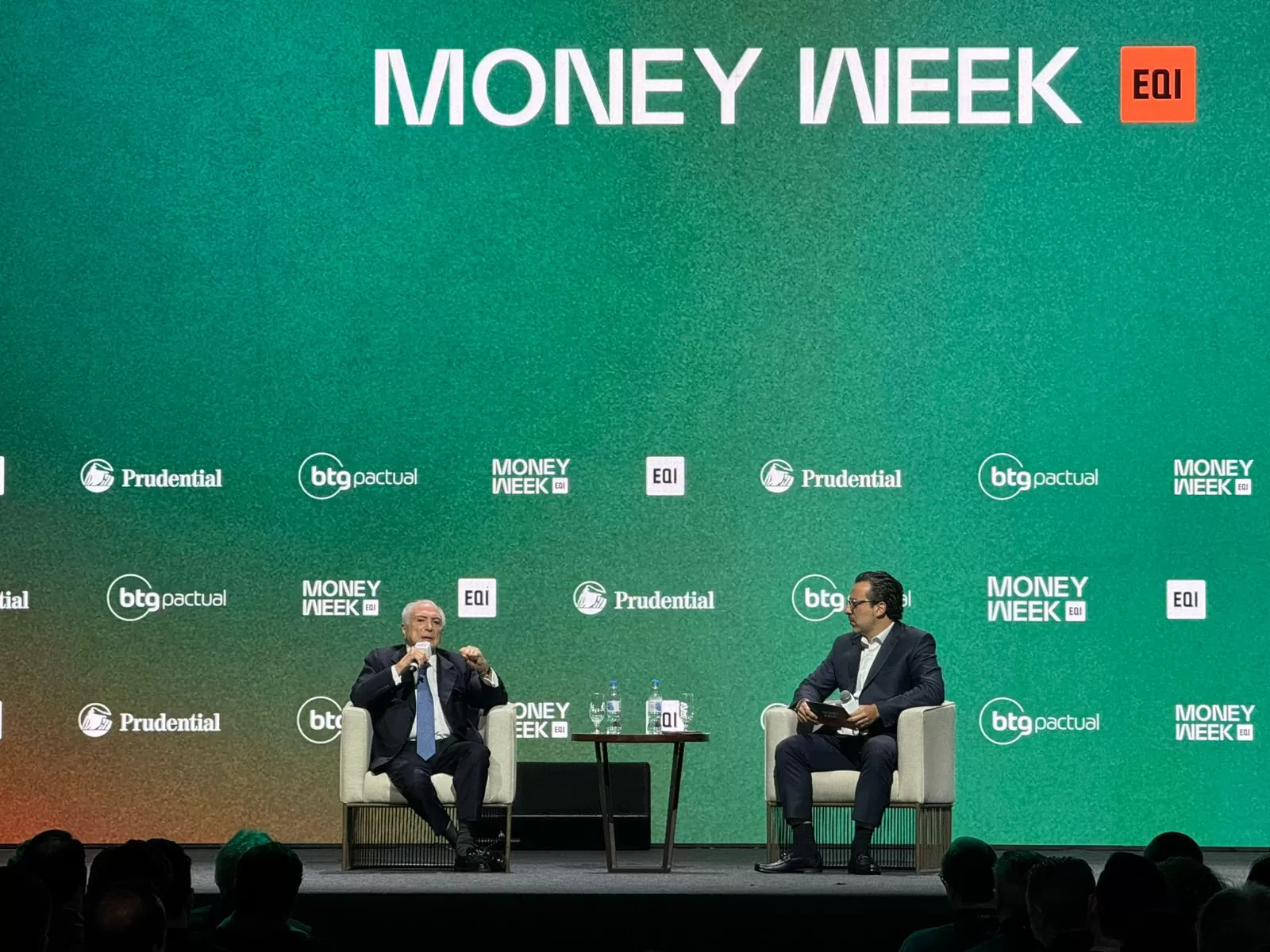 Michel Temer e Ettore Marchetti em painel da Money Week