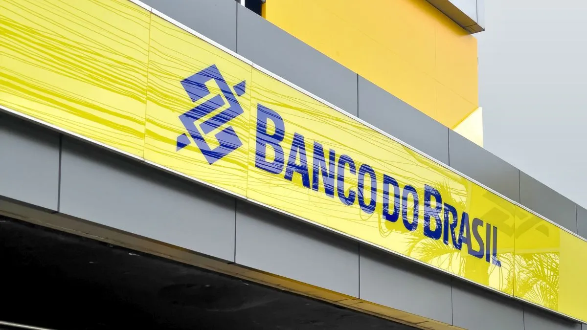 Fachada de uma agência do Banco do Brasil.