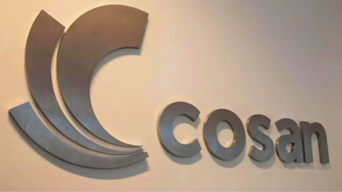 Logo da Cosan em alto-relevo em uma parede.