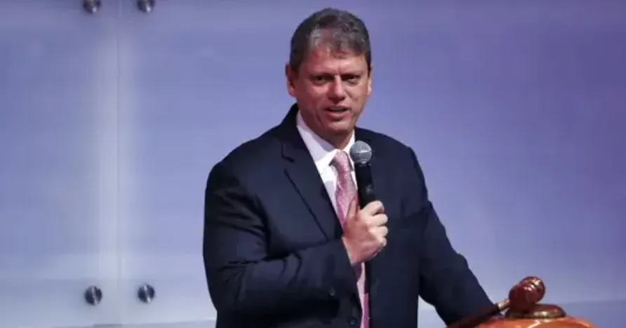 Tarcísio de Freitas, governador de São Paulo, lidera pesquisa de segundo turno para 2026