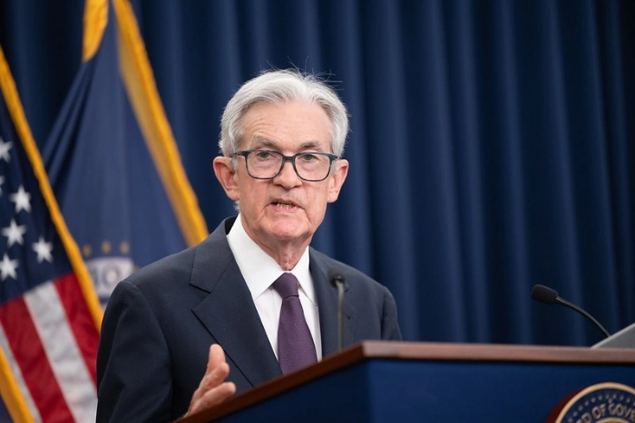 Fed reduz juros em 25 pontos-base e indica mais dois cortes em 2025