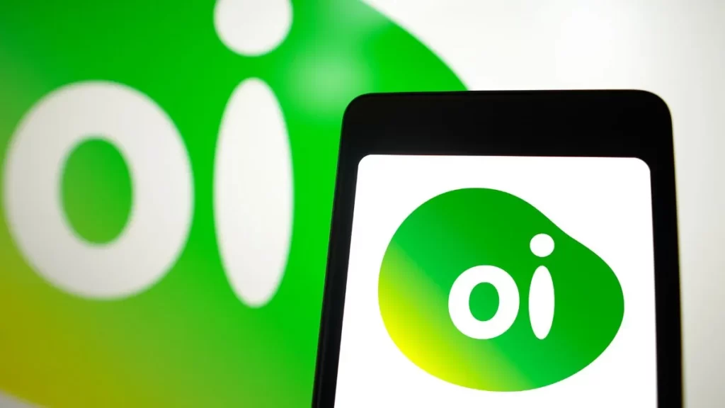 Logotipo da Oi em uma tela de celular