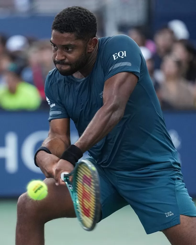 Foto de João Lucas Reis com roupas da Track&Field 
