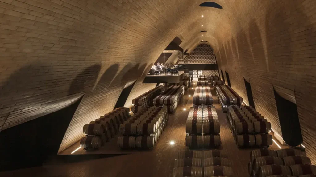 Barris de vinho na unidade Antinori nel Chianti Classico - Divulgação Antinori