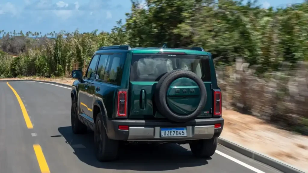 O Haval H7 adota estepe externo e tampa do porta-malas com abertura lateral (Divulgação/GWM)